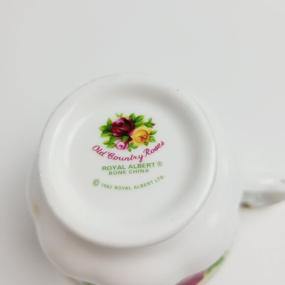 Royal Albert Dessert Snack Tray & Teacup Set, Old Country Roses Montrose Elegant - Picture 7 of 14